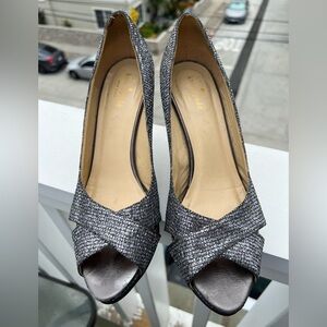 Kate Spade platform silver glitter peep toe 3" pumps sz 9 office mobwife preppy
